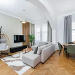 Spacious Apartment Near Prague Center