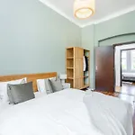 Spacious Apartment Near Prague Center