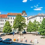 Spacious Apartment Near Prague Center