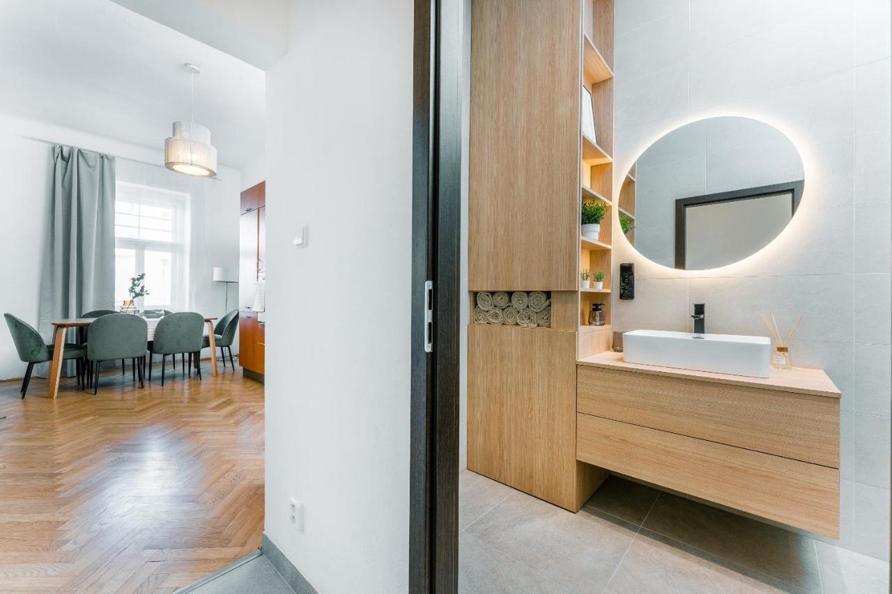 Spacious Near Center Praha